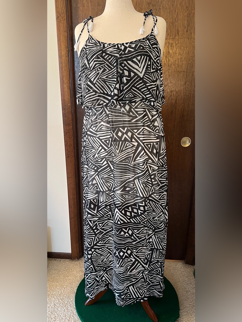 Calvin Klein Size 14 Lined Black & White Geometric Maxi Dress with Tie Straps